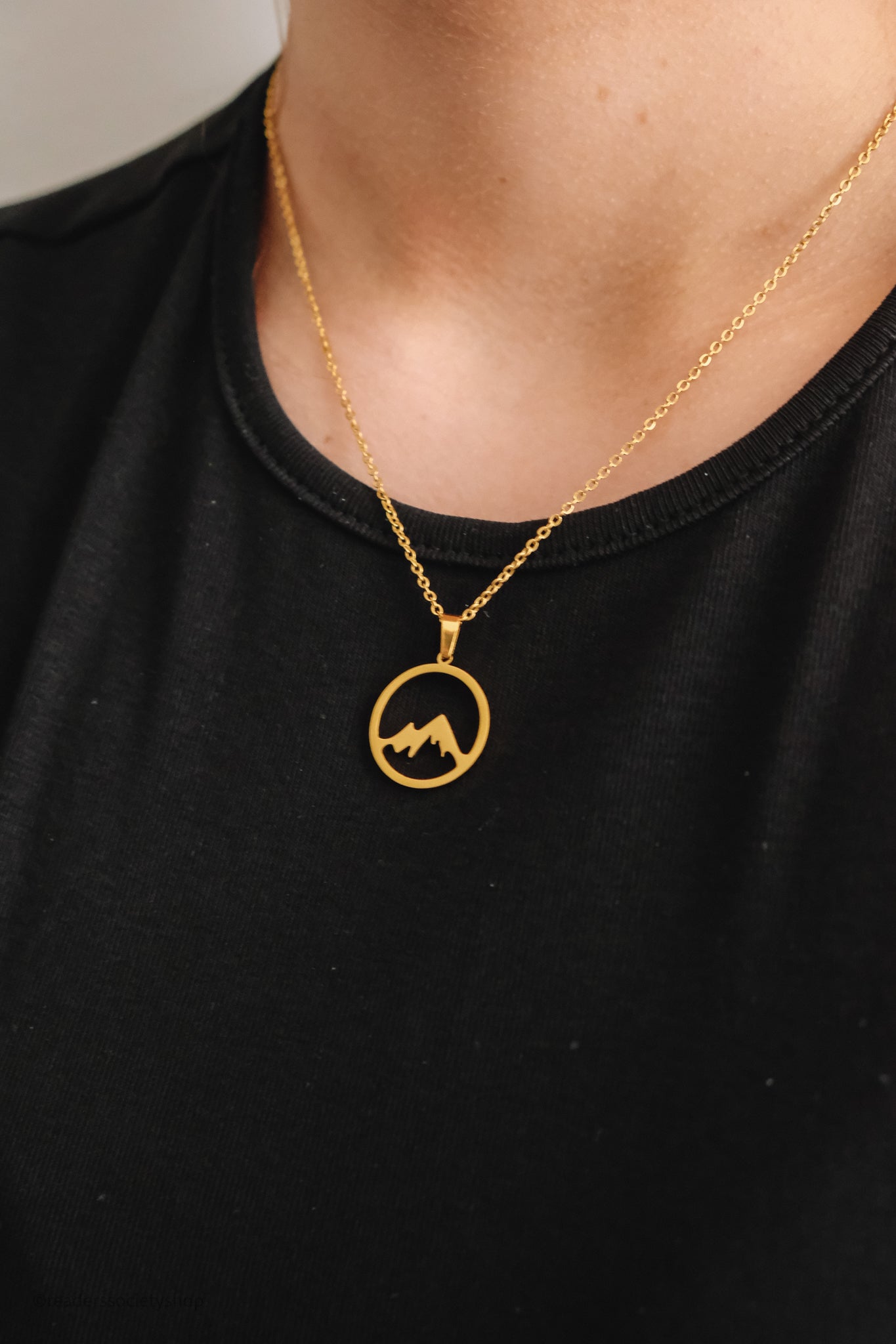 Welcome to Velaris Necklace